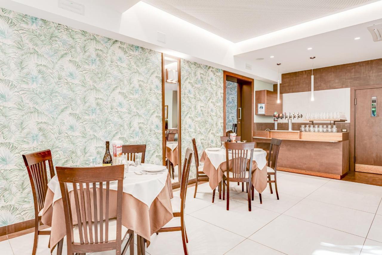 Hotel Fantini Gatteo a Mare Bagian luar foto