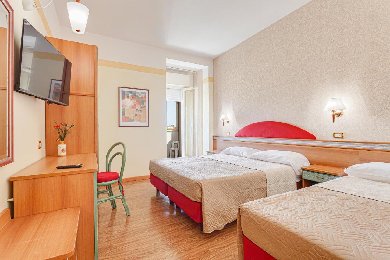 Hotel Fantini Gatteo a Mare Bagian luar foto