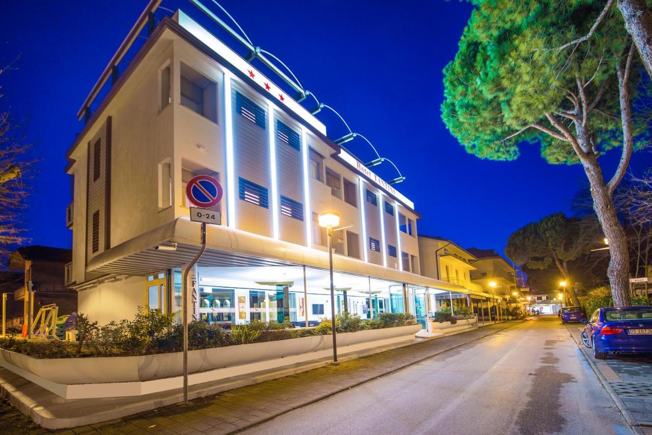 Hotel Fantini Gatteo a Mare Bagian luar foto