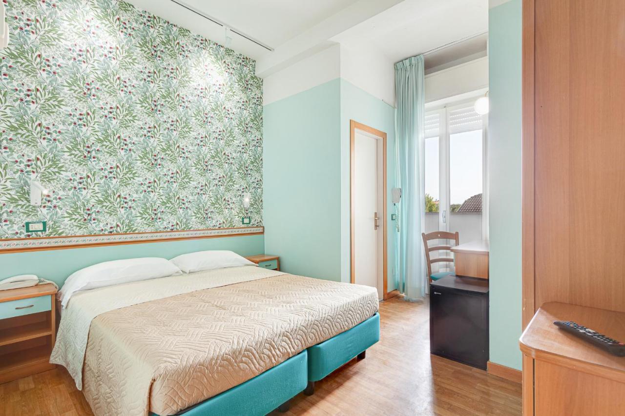 Hotel Fantini Gatteo a Mare Bagian luar foto