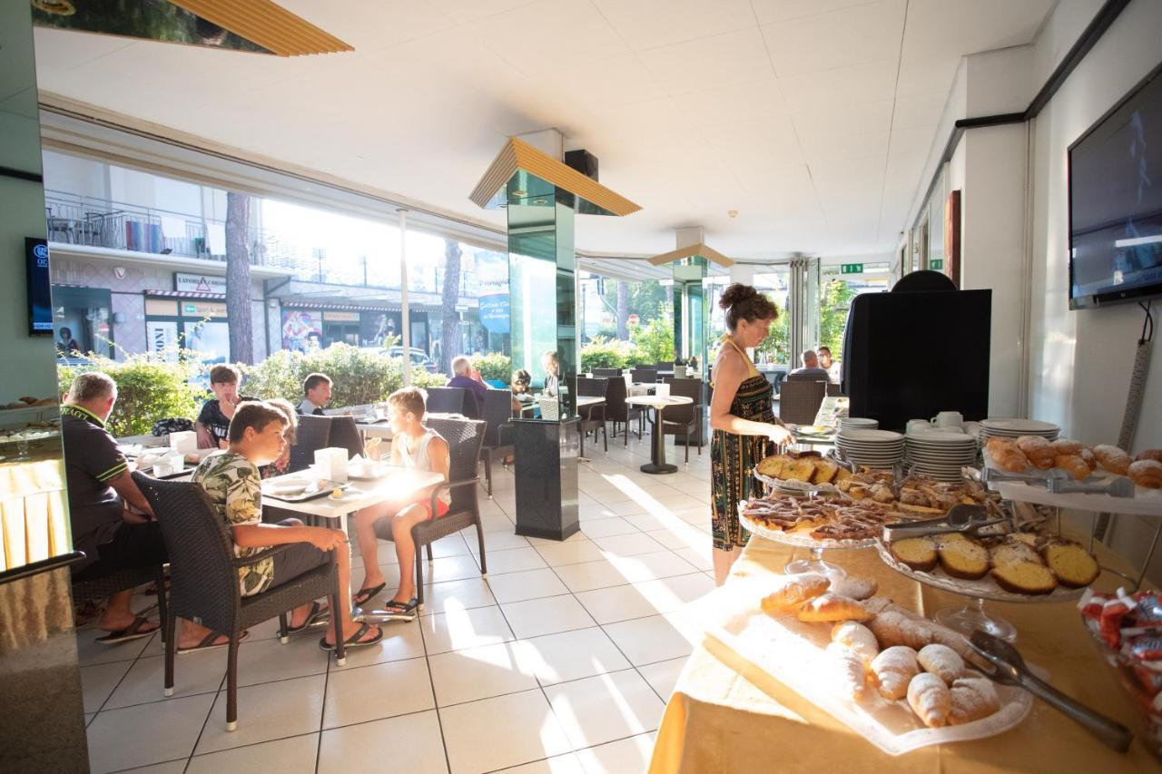 Hotel Fantini Gatteo a Mare Bagian luar foto